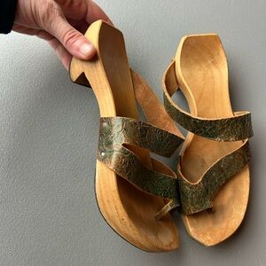 Cydwok Green Textured Leather Wooden Heel Mules